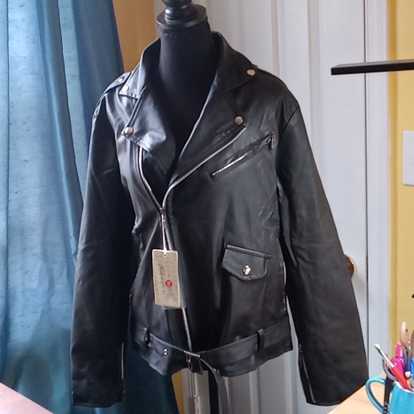 NWT women's medium black vegan leather moto jacket zip front 2 zip side pockets - Picture 1 of 5